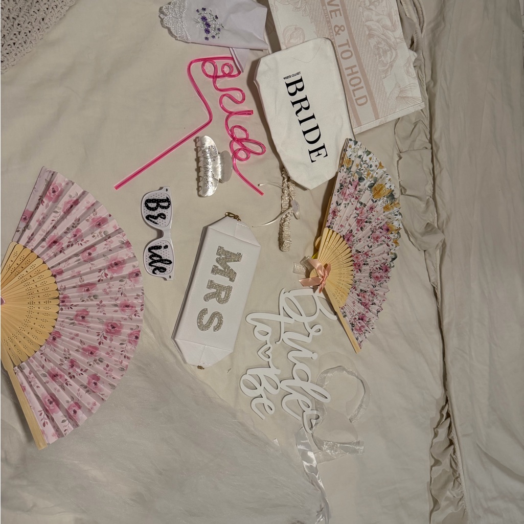 Bridal Accessories Set With Floral Fans And Signs